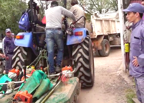 Momento en que se libera la circulaci&oacute;n de las maquinarias del Municipio de Charata.