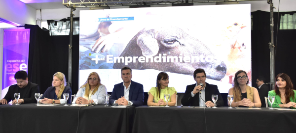 Acto por el Día del Emprendedor Chaqueño donde se presentaron programas y financiamiento.