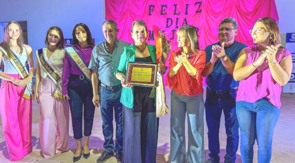 Reconocimiento a la Mujer del A&ntilde;o en la ciudad de Charata, en el Paseo del Sol.