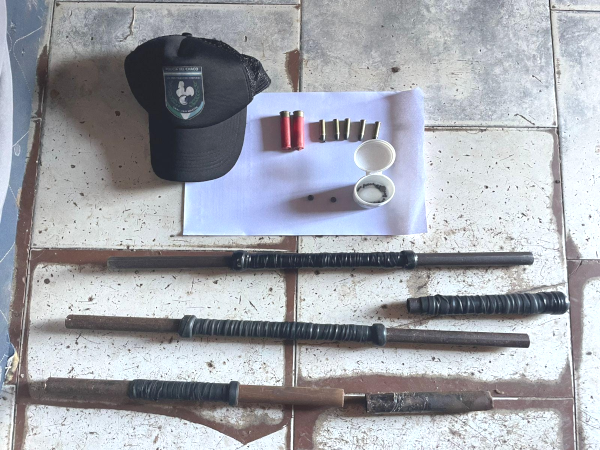 Secuestro de armas tumberas en allanamiento por amenaza en escuela de Pampa del Indio en Chaco.