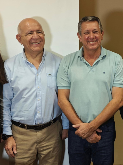 El presidente de Secheep y el intendente de Charata anunciando la construcci&oacute;n de un nuevo centro de distribuci&oacute;n el&eacute;ctrica en la ciudad.