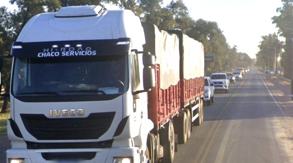 Tr&aacute;nsito en la Ruta 89, intersecci&oacute;n con Avenida Liniers, donde comienza el Barrio Malvinas de Charata.