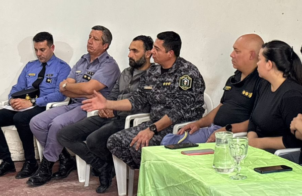 Reuniones entre autoridades policiales, municipales y ciudadanos de distintos barrios de Charata.