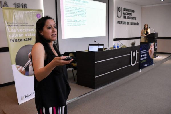 Charla informativa organizada por el Ministerio de Salud del Chaco sobre la importancia de la vacunaci&oacute;n infantil.