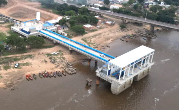 Toma de agua del R&iacute;o Paran&aacute; que abastece al Segundo Acueducto del Interior del Chaco.