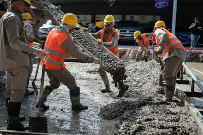 Construcci&oacute;n de pavimento en Charata.