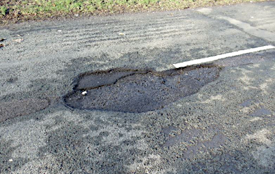 Baches peligrosos en rutas del Chaco.