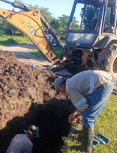 Limpieza de ca&ntilde;erias de Sameep tras reclamos de vecinos en Villa &Aacute;ngela.