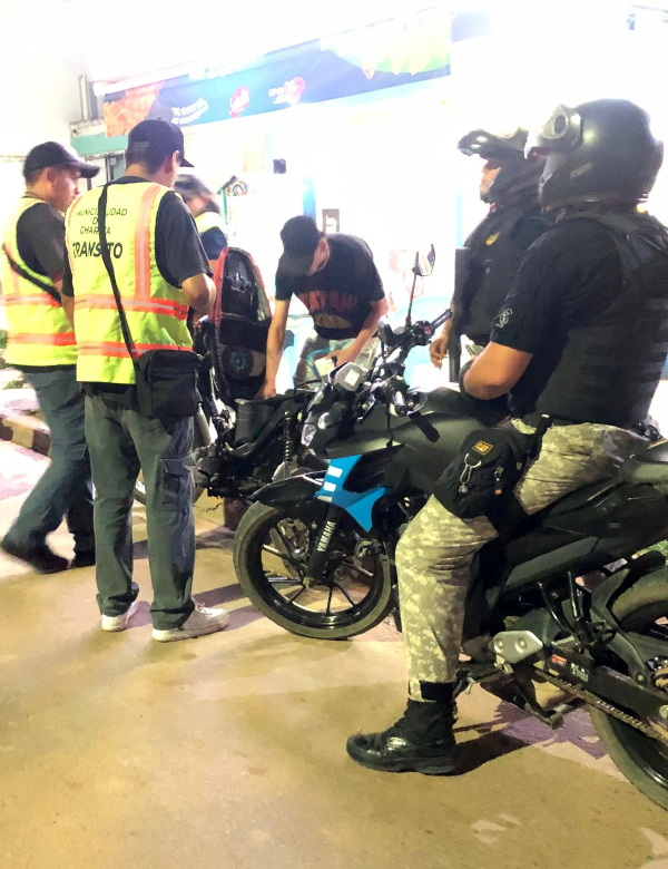 Controles de tr&aacute;nsito en diversos horarios por parte de inspectores municipales, apoyados por personal de le Polic&iacute;a del Chaco.