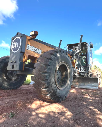 Obras de mejoramiento del ingreso a la Escuela Agropecuaria de Charata.