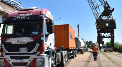 Exportaci&oacute;n de aceite de girasol charatense desde el Puerto de Barranqueras en Chaco.