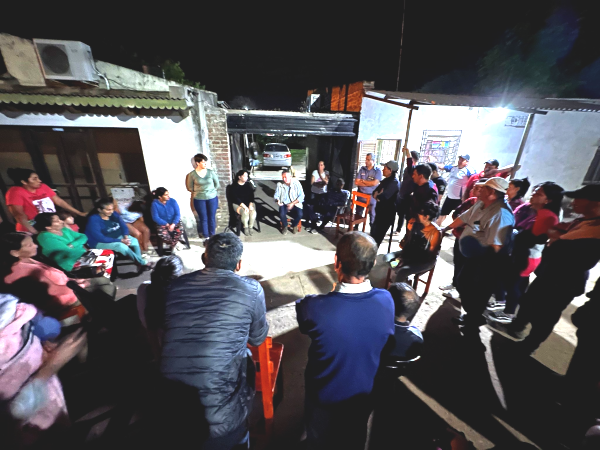 Reuni&oacute;n de autoridades municipales con vecinos de los barrios de Charata por el tema seguridad.