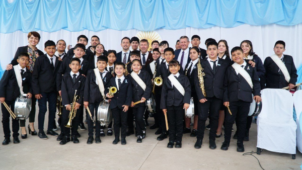 La Banda Municipal de M&uacute;sica de Charata participando del acto por el D&iacute;a de la Bandera.