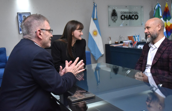 Silvana Schneider recibe informaci&oacute;n del proyecto denominado &ldquo;Alianza Agua Segura&rdquo; para llevar agua para el consumo humano a El Impenetrable chaque&ntilde;o, m&aacute;s precisamente a la comunidad Wich&iacute; de la zona de El Sauzalito.