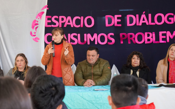 La vicegobernadora Silvana Schneider, presidi&oacute; una nueva jornada de prevenci&oacute;n y sensibilizaci&oacute;n sobre los consumos problem&aacute;ticos, en la Escuela de Educaci&oacute;n Secundaria N&deg; 101 &ldquo;Ana Mar&iacute;a Janovich&rdquo; de la localidad de Chorotis.