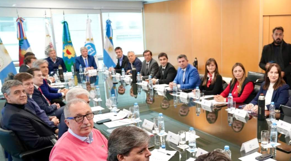 Gobernadores reunidos en el CFI buscando posición común ante la administración de Milei.