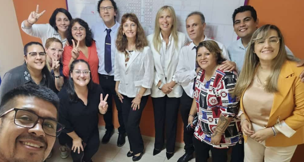 La diputada nacional por el Chaco, Mar&iacute;a Luisa Chomiak, acompa&ntilde;ando a los concejales de la oposici&oacute;n en el inicio de sesiones del Concejo Deliberante de la ciudad de Charata.