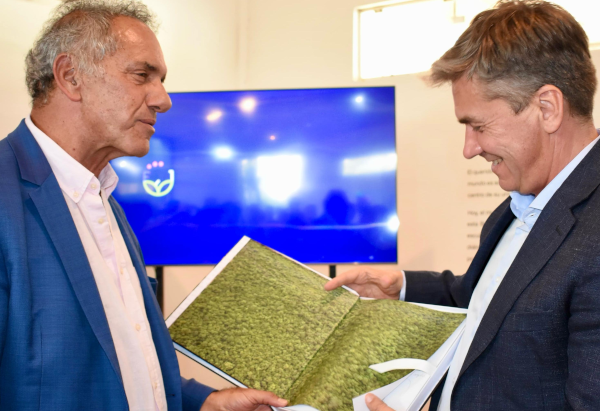 Charla entre Leandro Zdero, gobernador del Chaco, y Daniel Scioli, secretario de Turismo, Ambiente y Deportes de la Nación, en la Asamblea Ordinaria N° 170 del Consejo Federal de Turismo (CFT).