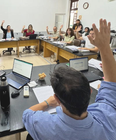 El Concejo Deliberante de Charata aprobando por unanimidad el Presupuesto 2026 presentado por la administración de Rubén Rach.