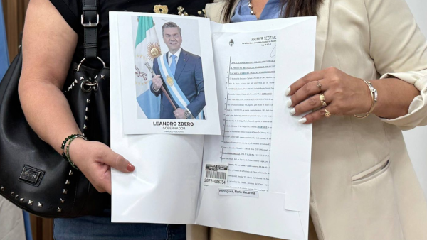 Entrega de títulos de propiedad del IPDUV en Charata