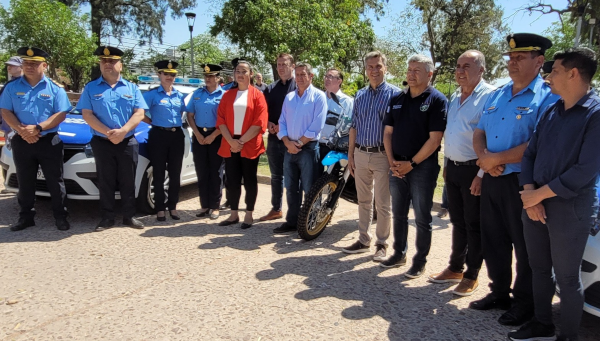 Entrega de patrulleros en la ciudad de Las Breñas.