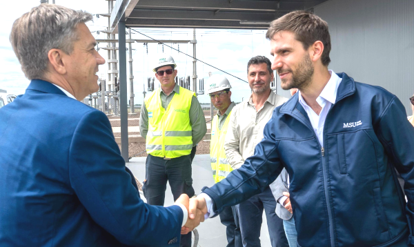 Leandro Zdero visitando el parque solar ubicado en la ciudad de Villa Ángela.